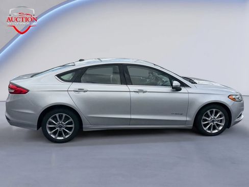 Used 2017 Ford Fusion SE image 6