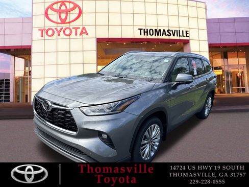 New 2025 Toyota Highlander AWD image 1