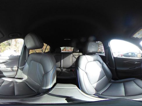 Used 2025 Buick Envista Sport Touring image 42