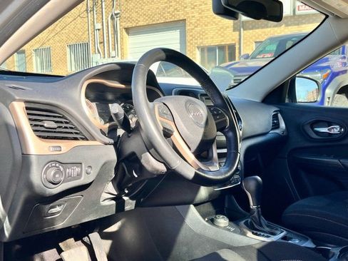 Used 2016 Jeep Cherokee Latitude w/ Comfort/Convenience Group image 10