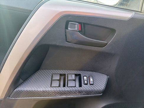 Used 2015 Toyota RAV4 LE image 18