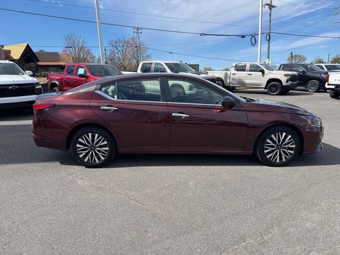 Used 2025 Nissan Altima 2.5 SV image 6