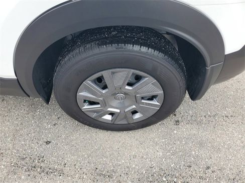 Used 2025 Nissan Kicks S image 6