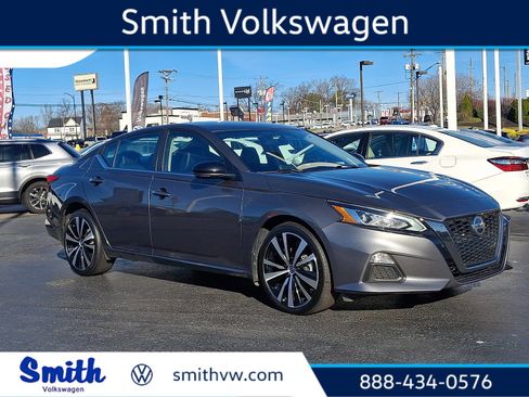 Used 2019 Nissan Altima 2.5 SR w/ SR Premium Package image 1