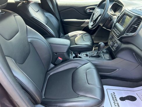 Used 2021 Jeep Cherokee Latitude Plus AWD/4WD image 34