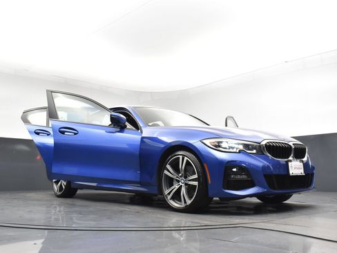 Used 2020 BMW 330i xDrive Sedan w/ M Sport Package AWD/4WD image 32