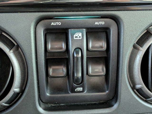 Used 2018 Jeep Wrangler Unlimited Sport S AWD/4WD image 21