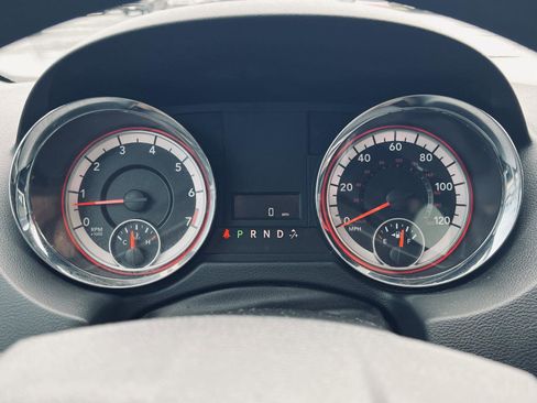 Used 2019 Dodge Grand Caravan SE w/ UConnect Hands-Free Group FWD image 19
