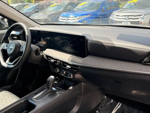 Used 2025 Nissan Kicks SV FWD image 16