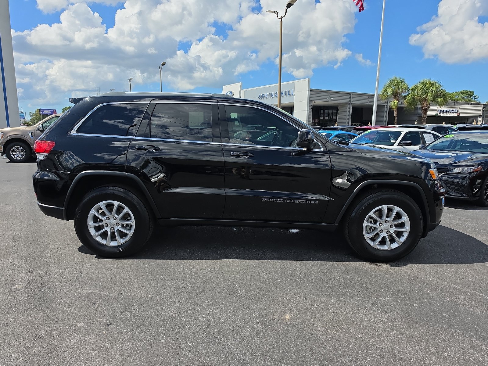 Used 2021 Jeep Grand Cherokee Laredo w/ Security & Convenience Group RWD image 3