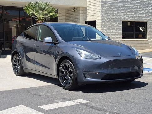 Used 2023 Tesla Model Y Long Range AWD/4WD image 3