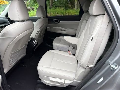 Used 2025 Kia Sorento EX AWD/4WD image 19