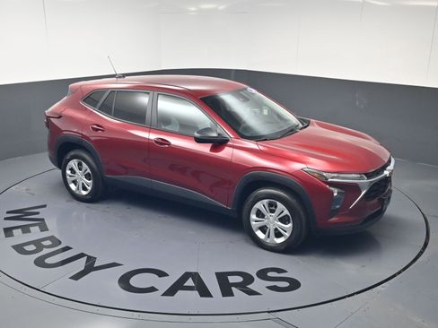 Used 2024 Chevrolet Trax LS w/ Driver Confidence Package image 32