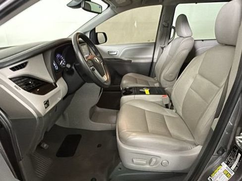 Used 2020 Toyota Sienna XLE FWD image 11