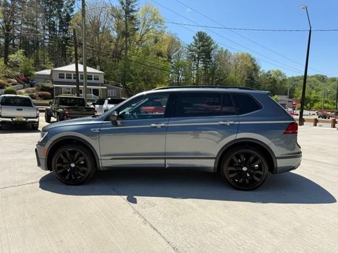 Used 2021 Volkswagen Tiguan SE R-Line image 9