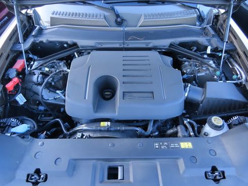 Used 2025 Land Rover Defender 110 X-Dynamic SE image 13