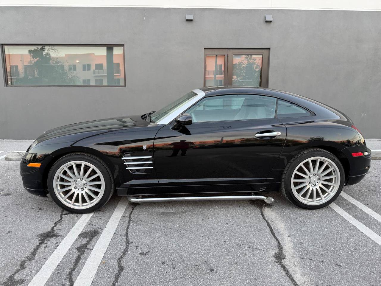 Used 2004 Chrysler Crossfire Coupe RWD image 5