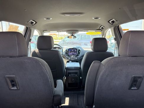 Used 2023 Chevrolet Traverse LT FWD image 15