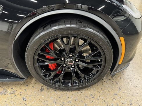 Used 2015 Chevrolet Corvette Z06 w/ 3LZ Preferred Equipment Group image 20