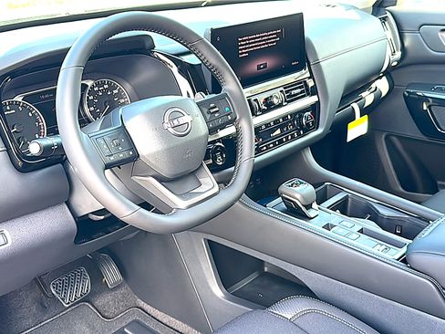 New 2026 Nissan Pathfinder SV w/ SV Premium Package FWD image 9