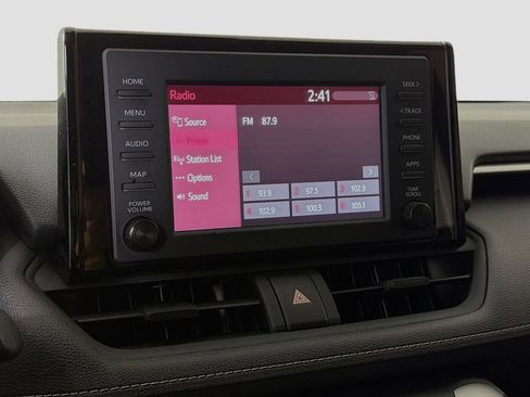 Used 2022 Toyota RAV4 LE image 11