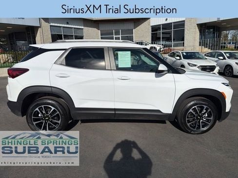 Used 2025 Chevrolet TrailBlazer LT AWD/4WD image 3