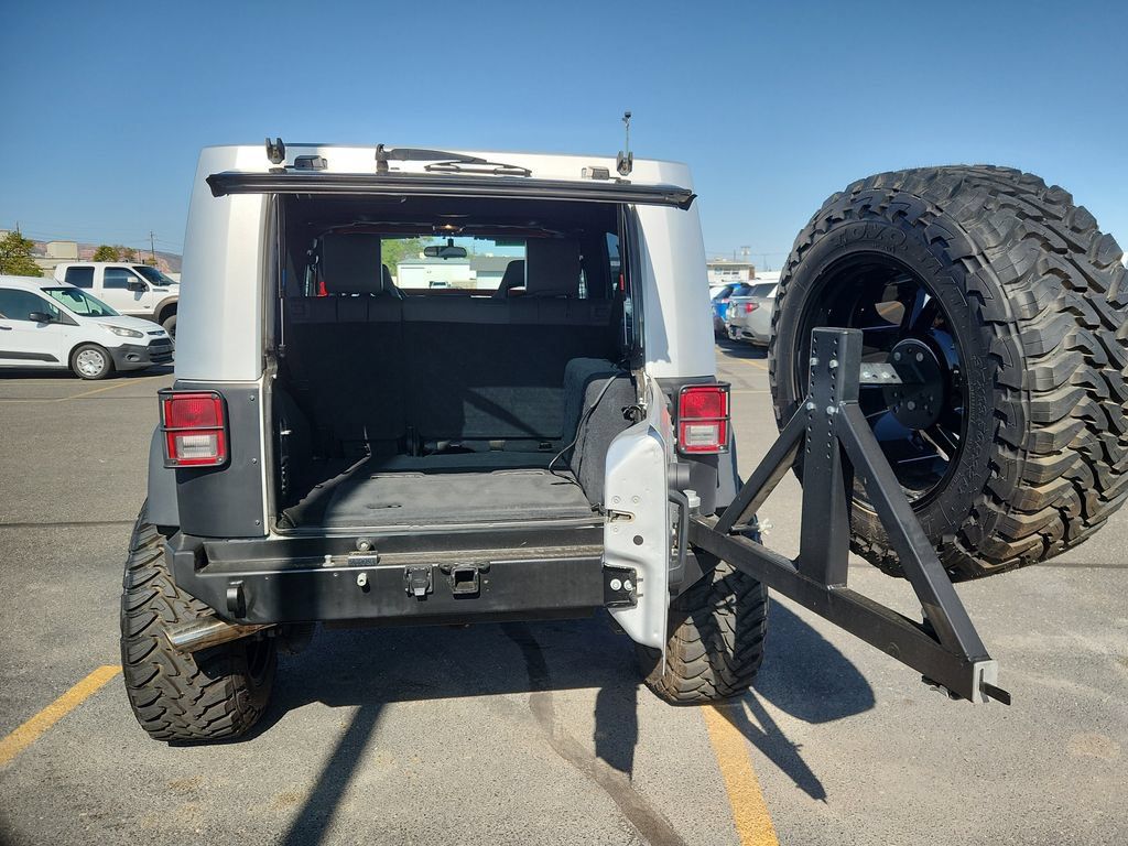Used 2007 Jeep Wrangler Unlimited Rubicon w/ PWR Convenience Group AWD/4WD image 11