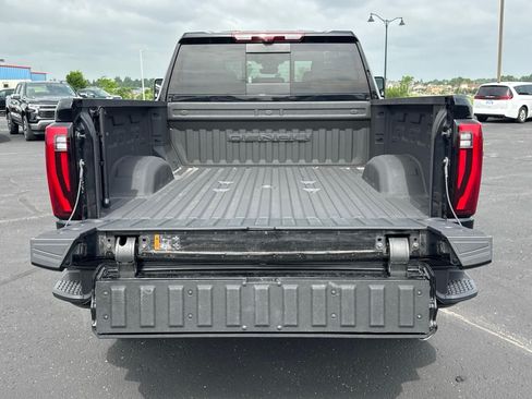 Used 2025 GMC Sierra 2500 Denali w/ Technology Package AWD/4WD image 4