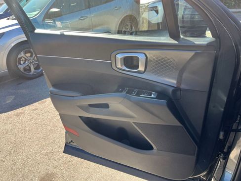 Used 2024 Kia Sorento S image 18