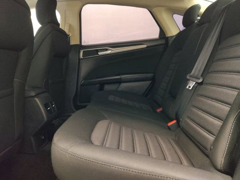Used 2018 Ford Fusion SE w/ Fusion SE Technology Package FWD image 18