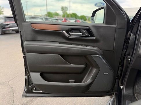 Used 2025 GMC Yukon XL Denali AWD/4WD image 7