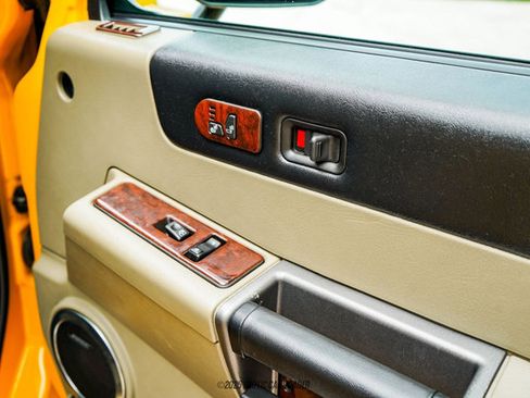 Used 2003 HUMMER H2 w/ Preferred Equipment Group image 35