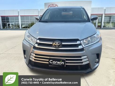 Used 2019 Toyota Highlander XLE w/ Protection Package #3 image 8