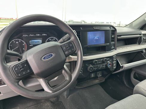 Used 2025 Ford F250 XLT AWD/4WD image 2
