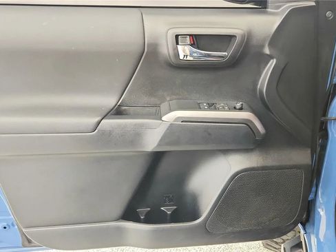 Used 2019 Toyota Tacoma TRD Sport image 32