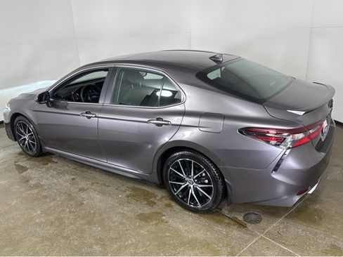 Used 2024 Toyota Camry SE image 18