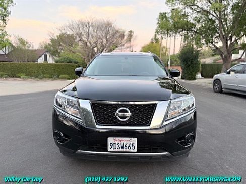 Used 2013 Nissan Pathfinder SV FWD image 2