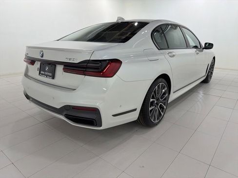 Used 2022 BMW 750i xDrive w/ Luxury Rear Seating Package AWD/4WD image 5
