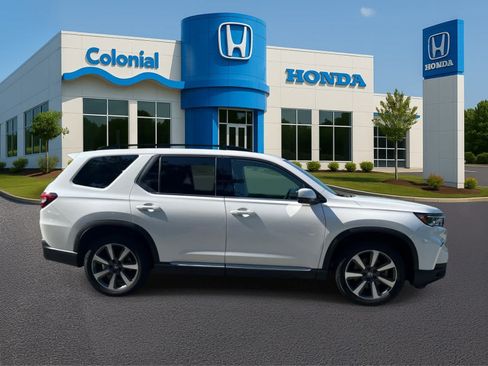 Used 2024 Honda Pilot Touring image 8