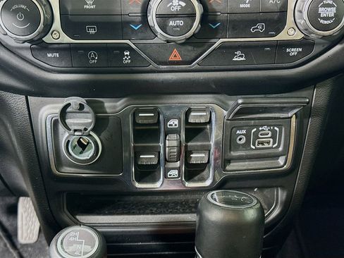 Used 2021 Jeep Gladiator Overland image 35