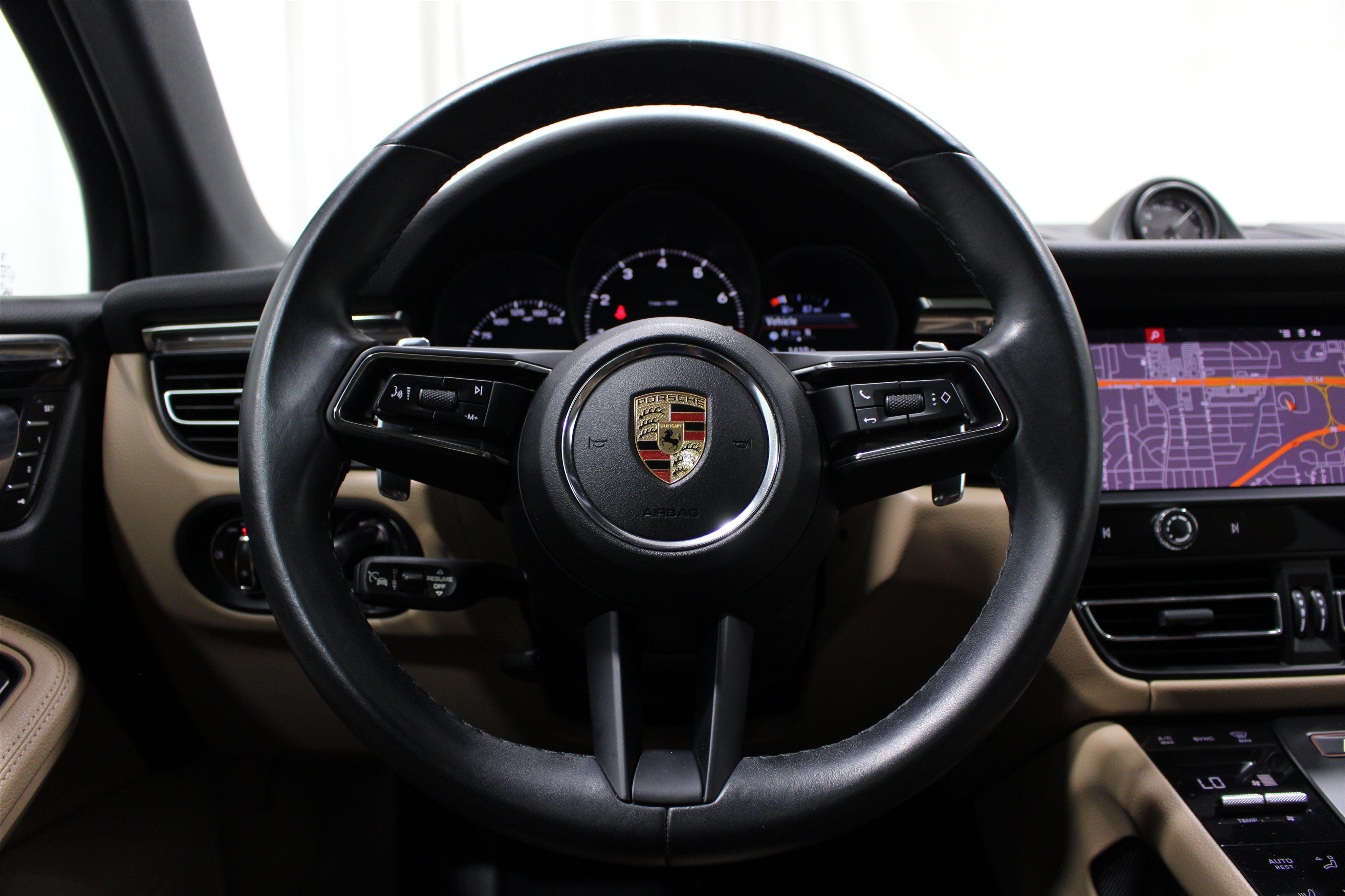Used 2024 Porsche Macan AWD/4WD image 11
