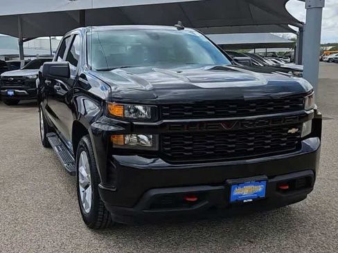 Used 2022 Chevrolet Silverado 1500 Custom w/ Safety Confidence Package RWD image 2