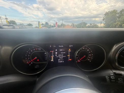 Used 2019 Jeep Wrangler Unlimited Rubicon AWD/4WD image 16