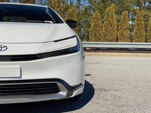 Used 2025 Toyota Prius XSE image 20