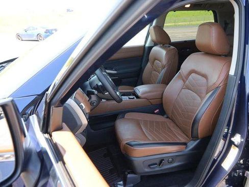 Used 2024 Nissan Pathfinder Platinum w/ Lighting Package (N93) AWD/4WD image 10