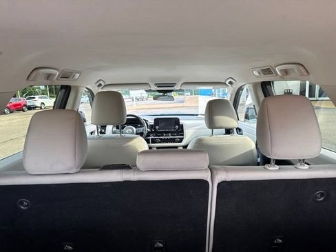Used 2023 Nissan Pathfinder SV AWD/4WD image 11