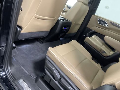 Used 2021 Chevrolet Tahoe Premier w/ Premium Package image 17