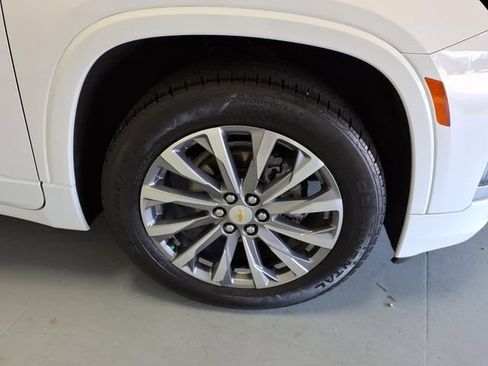 Used 2023 Chevrolet Traverse Premier FWD image 9