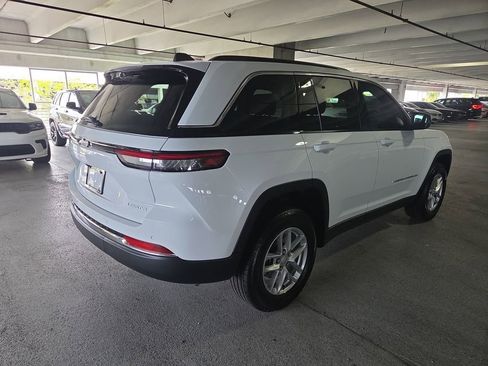 New 2025 Jeep Grand Cherokee Laredo image 5