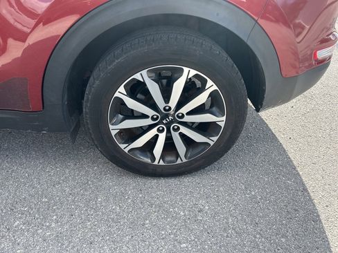 Used 2017 Kia Sportage EX image 4